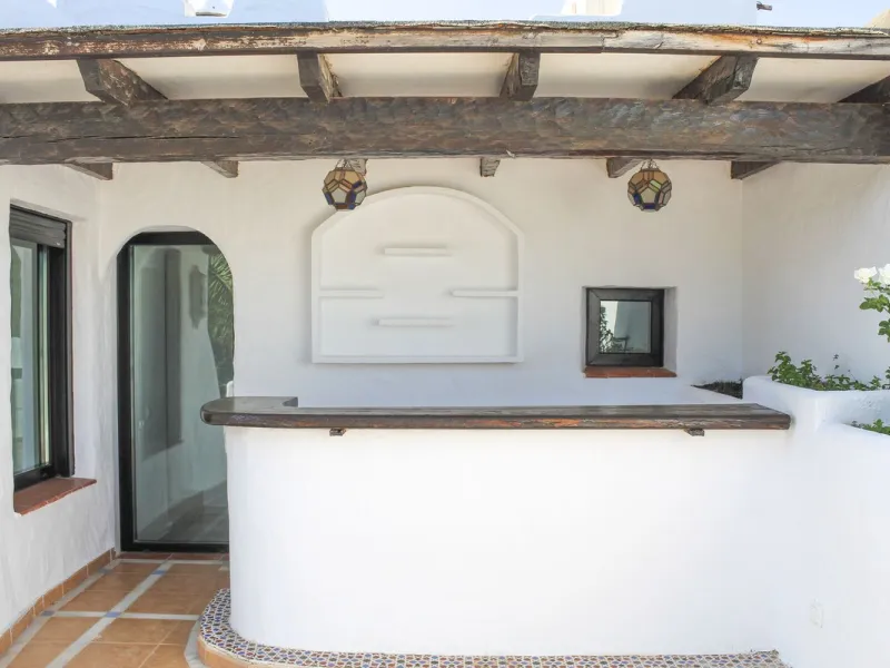Very exclusive duplex penthouse, South facing, consisting in 3 bedrooms, 2 bathrooms, fully fitted kitchen and large lounge and dining area with access to a very nice terrace overlooking the fantastic gardens and pool area of the complex. On the upper flo