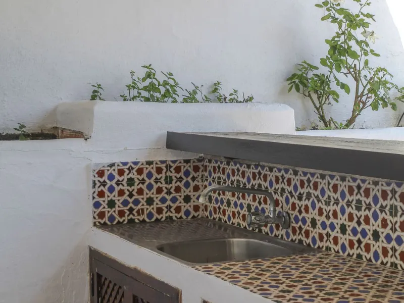 Very exclusive duplex penthouse, South facing, consisting in 3 bedrooms, 2 bathrooms, fully fitted kitchen and large lounge and dining area with access to a very nice terrace overlooking the fantastic gardens and pool area of the complex. On the upper flo