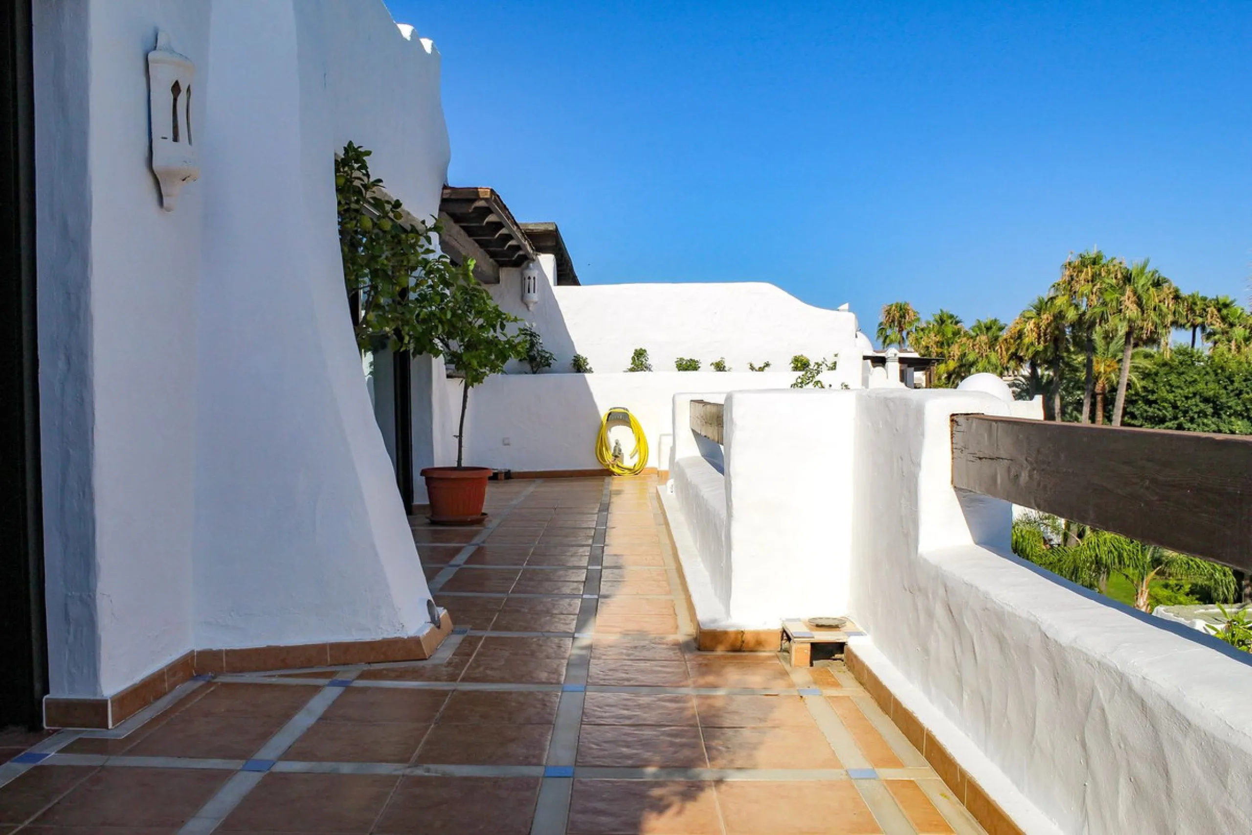 Very exclusive duplex penthouse, South facing, consisting in 3 bedrooms, 2 bathrooms, fully fitted kitchen and large lounge and dining area with access to a very nice terrace overlooking the fantastic gardens and pool area of the complex. On the upper flo