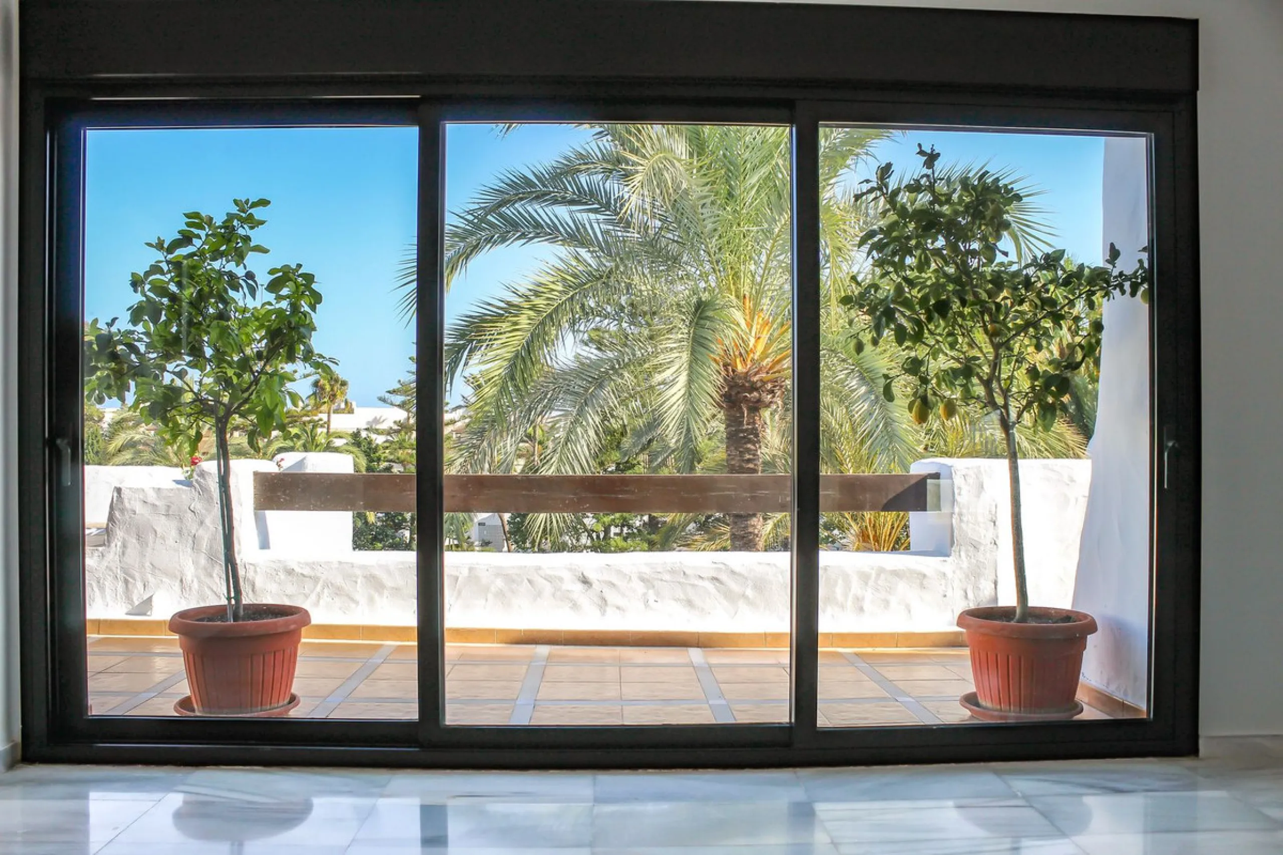 Very exclusive duplex penthouse, South facing, consisting in 3 bedrooms, 2 bathrooms, fully fitted kitchen and large lounge and dining area with access to a very nice terrace overlooking the fantastic gardens and pool area of the complex. On the upper flo