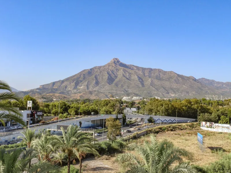 Very exclusive duplex penthouse, South facing, consisting in 3 bedrooms, 2 bathrooms, fully fitted kitchen and large lounge and dining area with access to a very nice terrace overlooking the fantastic gardens and pool area of the complex. On the upper flo