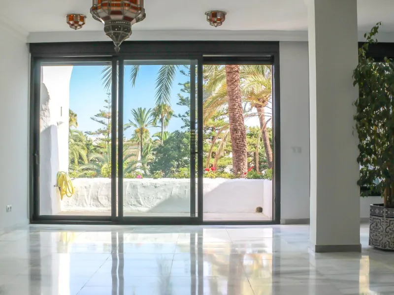 Very exclusive duplex penthouse, South facing, consisting in 3 bedrooms, 2 bathrooms, fully fitted kitchen and large lounge and dining area with access to a very nice terrace overlooking the fantastic gardens and pool area of the complex. On the upper flo