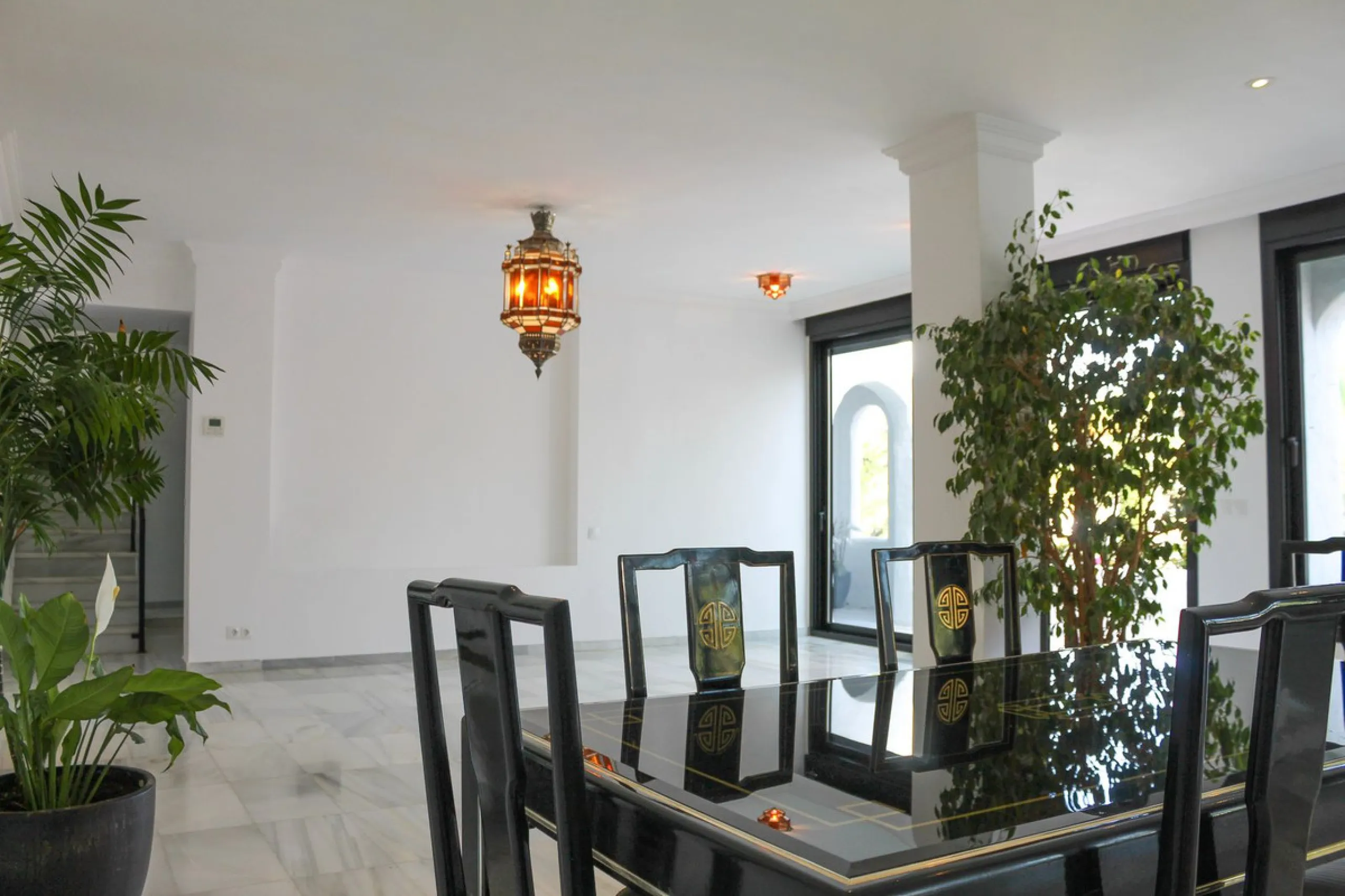 Very exclusive duplex penthouse, South facing, consisting in 3 bedrooms, 2 bathrooms, fully fitted kitchen and large lounge and dining area with access to a very nice terrace overlooking the fantastic gardens and pool area of the complex. On the upper flo