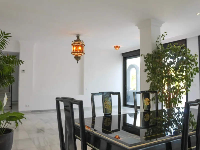 Very exclusive duplex penthouse, South facing, consisting in 3 bedrooms, 2 bathrooms, fully fitted kitchen and large lounge and dining area with access to a very nice terrace overlooking the fantastic gardens and pool area of the complex. On the upper flo