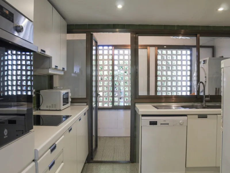 Very exclusive duplex penthouse, South facing, consisting in 3 bedrooms, 2 bathrooms, fully fitted kitchen and large lounge and dining area with access to a very nice terrace overlooking the fantastic gardens and pool area of the complex. On the upper flo