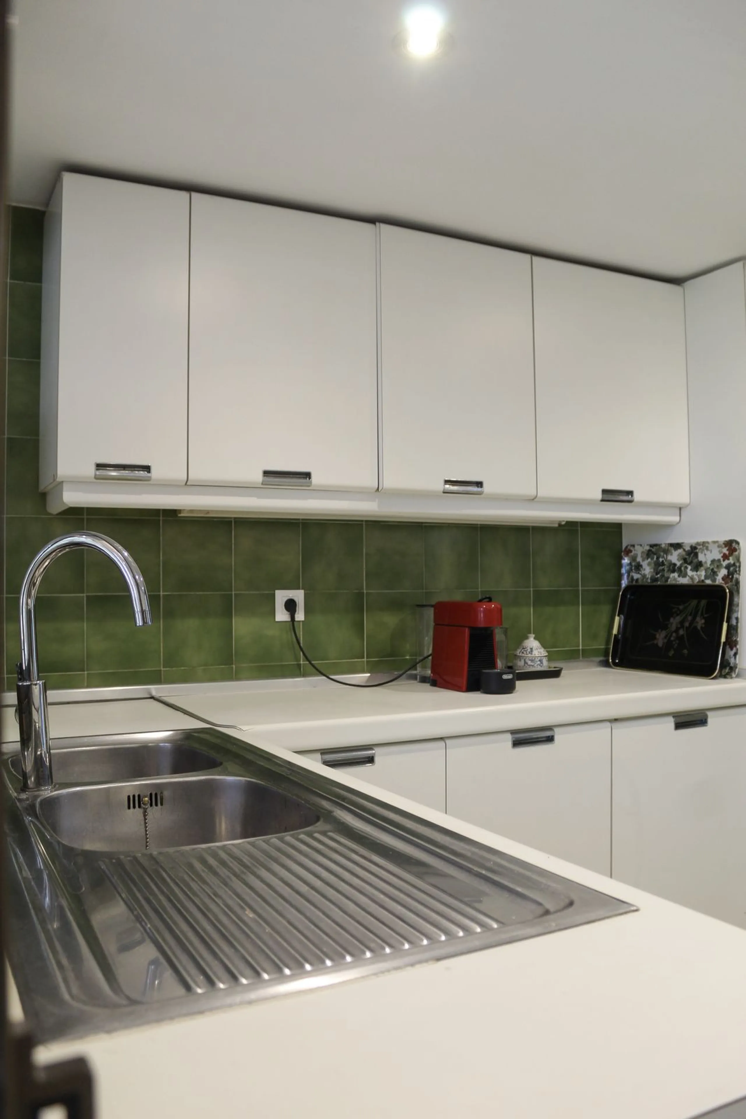 Very exclusive duplex penthouse, South facing, consisting in 3 bedrooms, 2 bathrooms, fully fitted kitchen and large lounge and dining area with access to a very nice terrace overlooking the fantastic gardens and pool area of the complex. On the upper flo