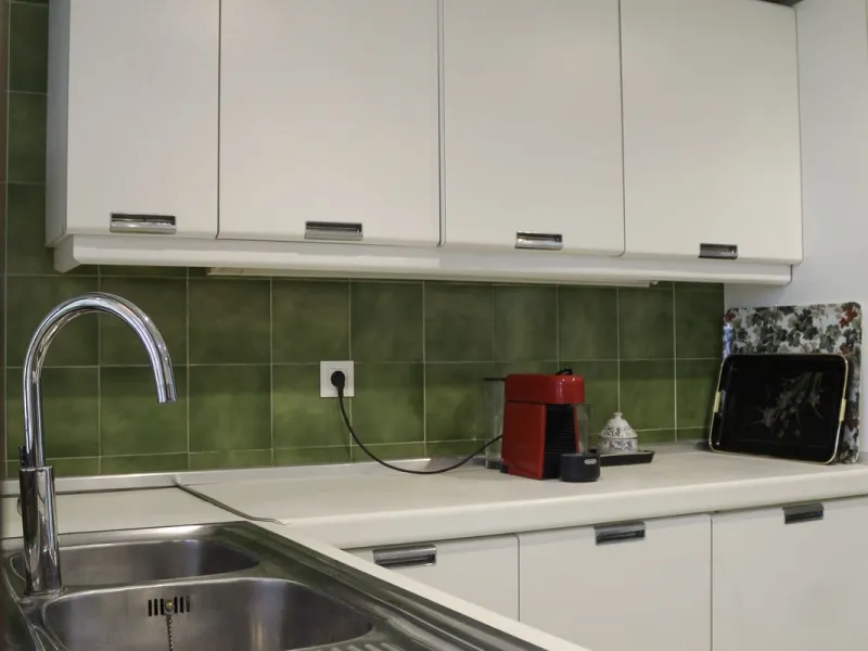 Very exclusive duplex penthouse, South facing, consisting in 3 bedrooms, 2 bathrooms, fully fitted kitchen and large lounge and dining area with access to a very nice terrace overlooking the fantastic gardens and pool area of the complex. On the upper flo