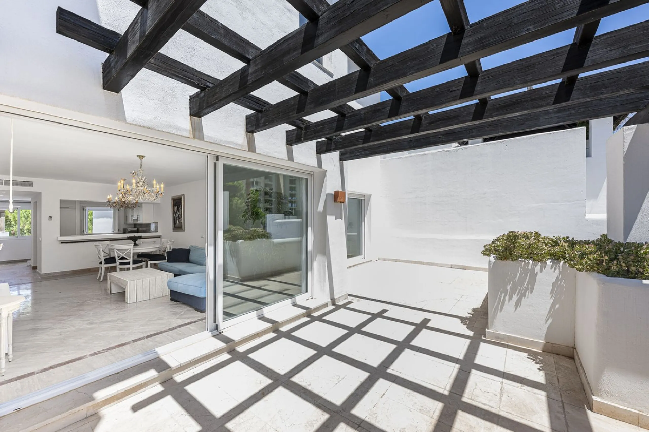 Apartment - Top Floor Apartment в продаже в Marbella, Málaga. В доме 2 спален и 2 ванных комнат. Площадь дома 135 м²