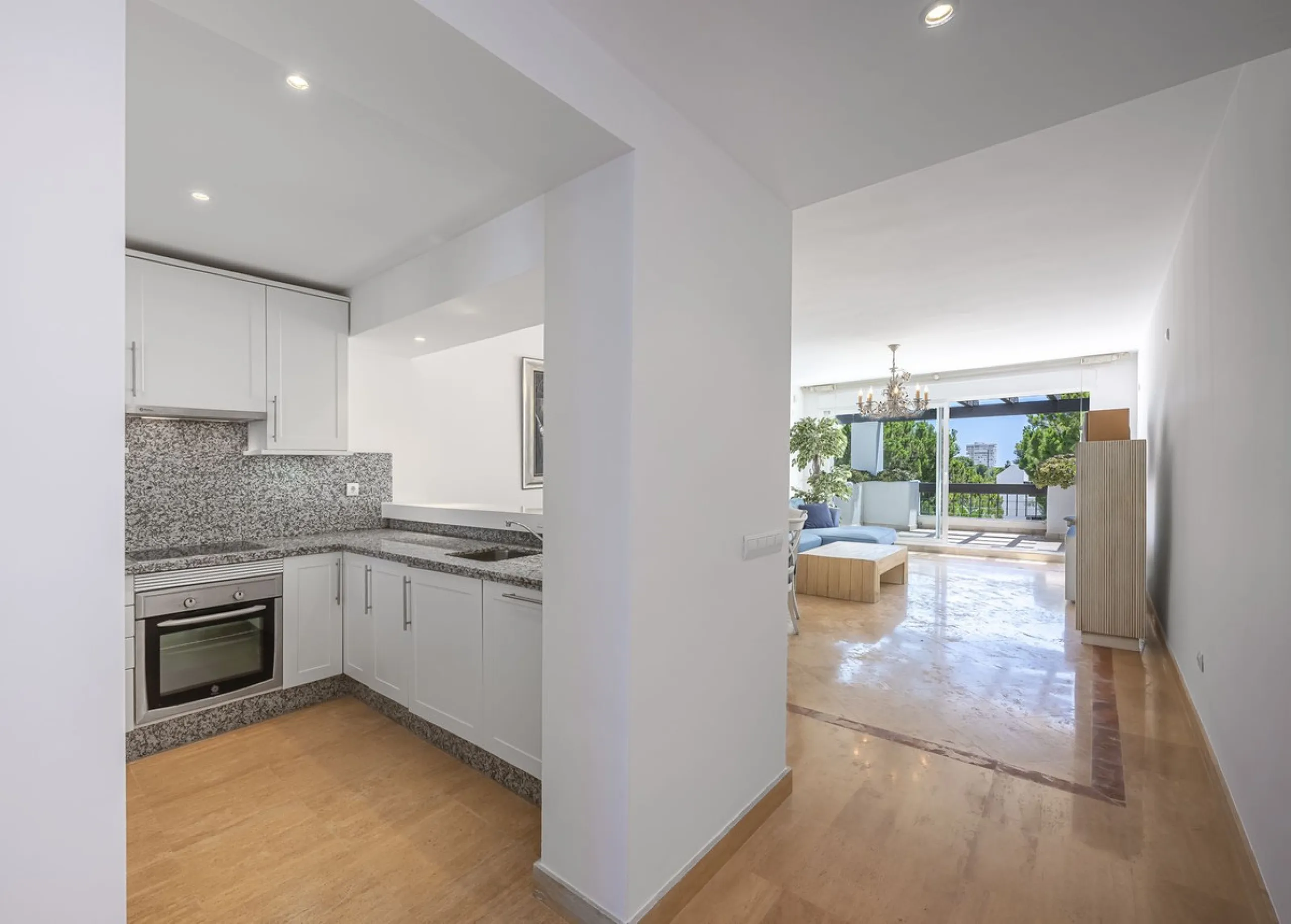 Apartment - Top Floor Apartment в продаже в Marbella, Málaga. В доме 2 спален и 2 ванных комнат. Площадь дома 135 м²