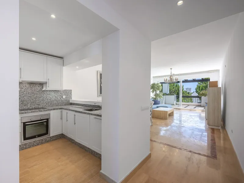 Apartment - Top Floor Apartment в продаже в Marbella, Málaga. В доме 2 спален и 2 ванных комнат. Площадь дома 135 м²