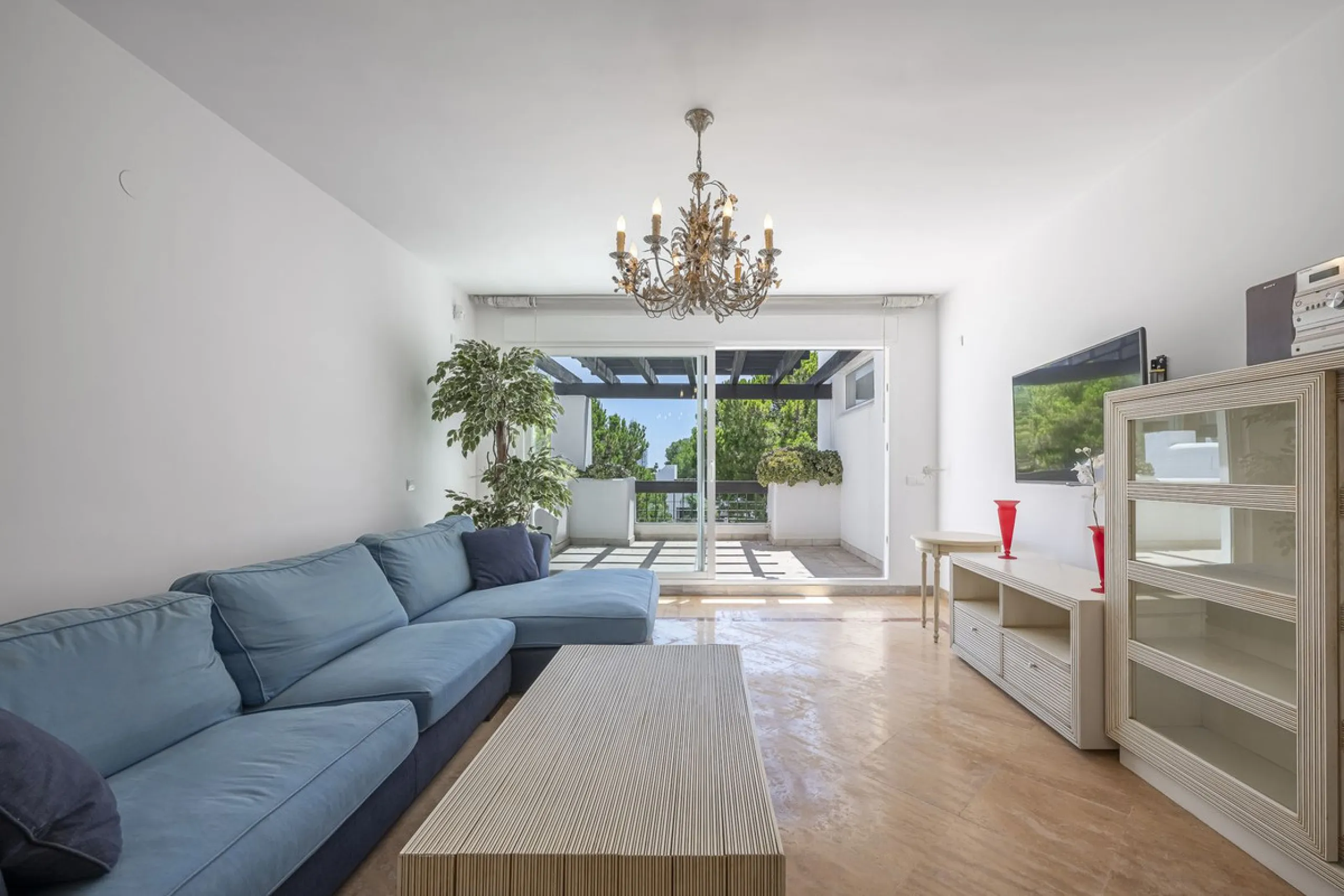 Apartment - Top Floor Apartment в продаже в Marbella, Málaga. В доме 2 спален и 2 ванных комнат. Площадь дома 135 м²
