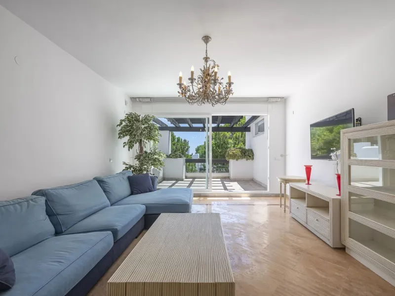 Apartment - Top Floor Apartment в продаже в Marbella, Málaga. В доме 2 спален и 2 ванных комнат. Площадь дома 135 м²