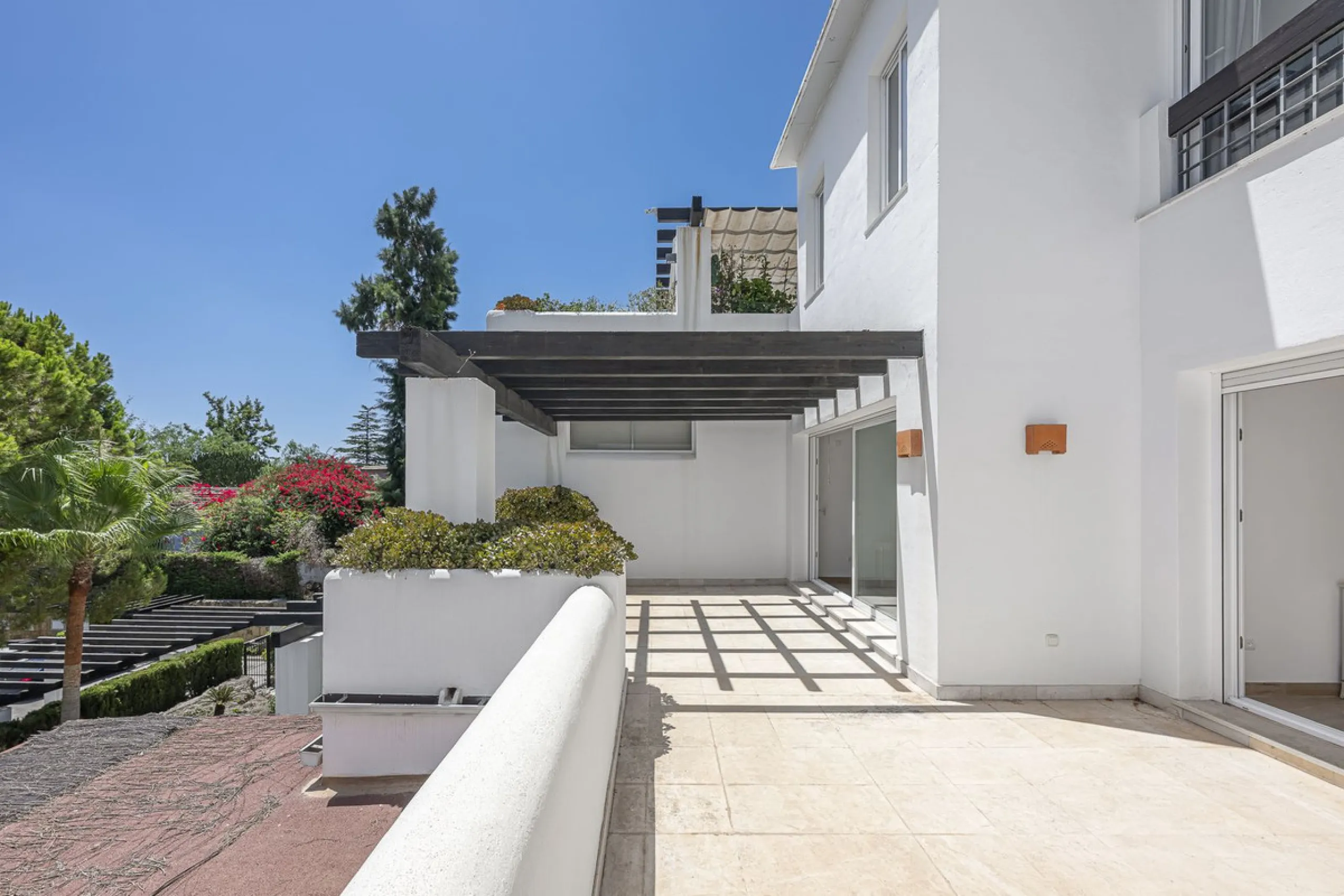 Apartment - Top Floor Apartment в продаже в Marbella, Málaga. В доме 2 спален и 2 ванных комнат. Площадь дома 135 м²