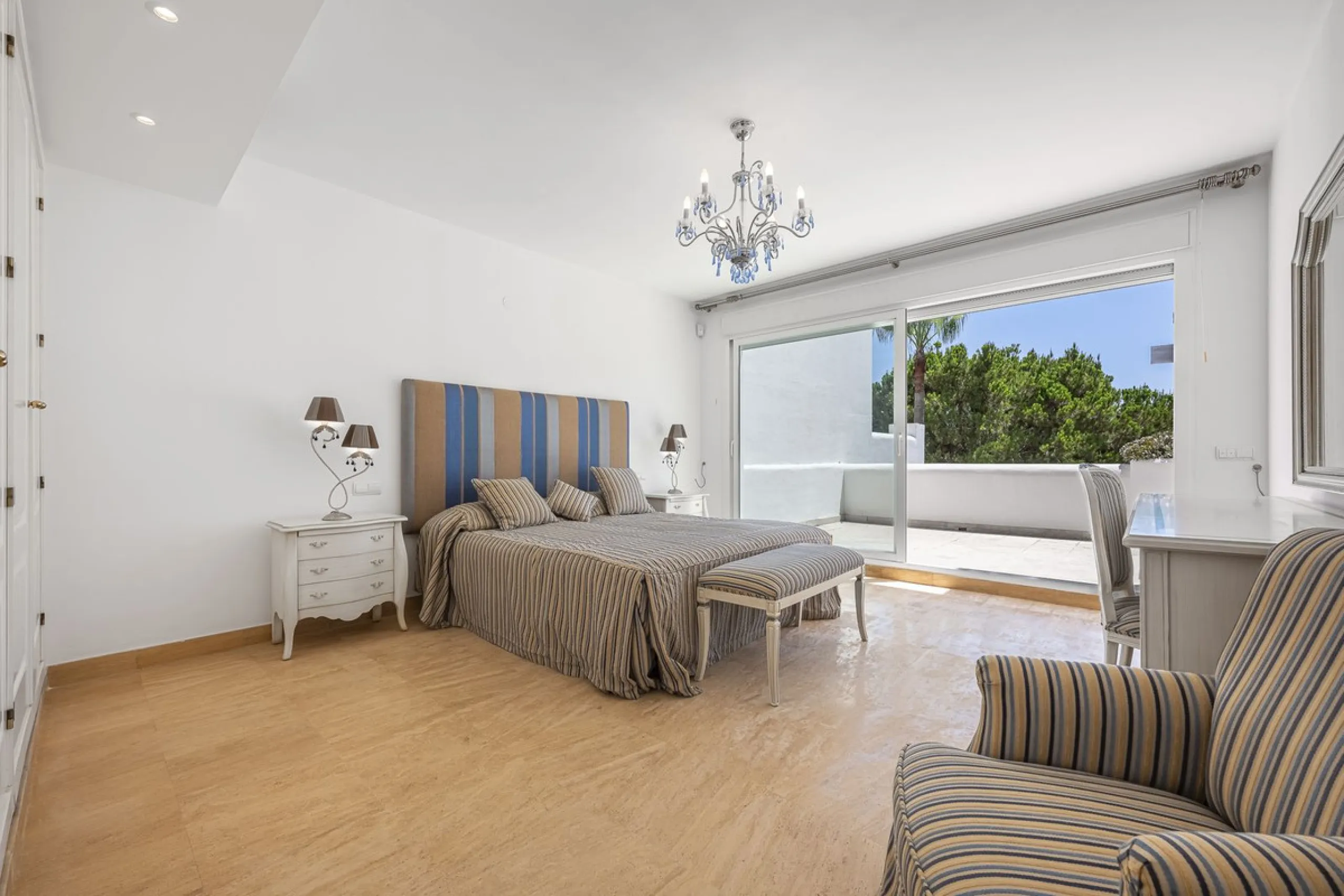 Apartment - Top Floor Apartment в продаже в Marbella, Málaga. В доме 2 спален и 2 ванных комнат. Площадь дома 135 м²