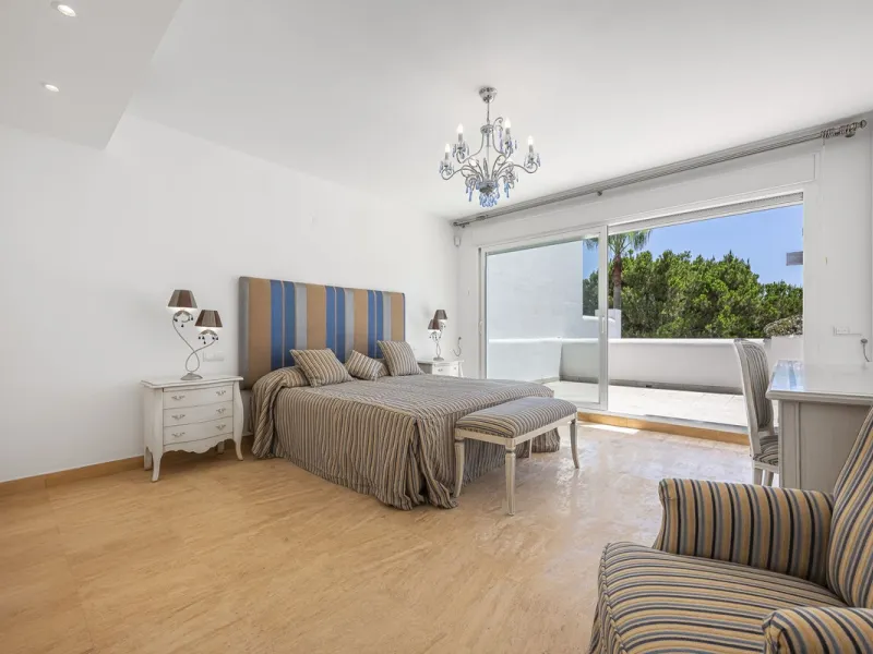 Apartment - Top Floor Apartment в продаже в Marbella, Málaga. В доме 2 спален и 2 ванных комнат. Площадь дома 135 м²