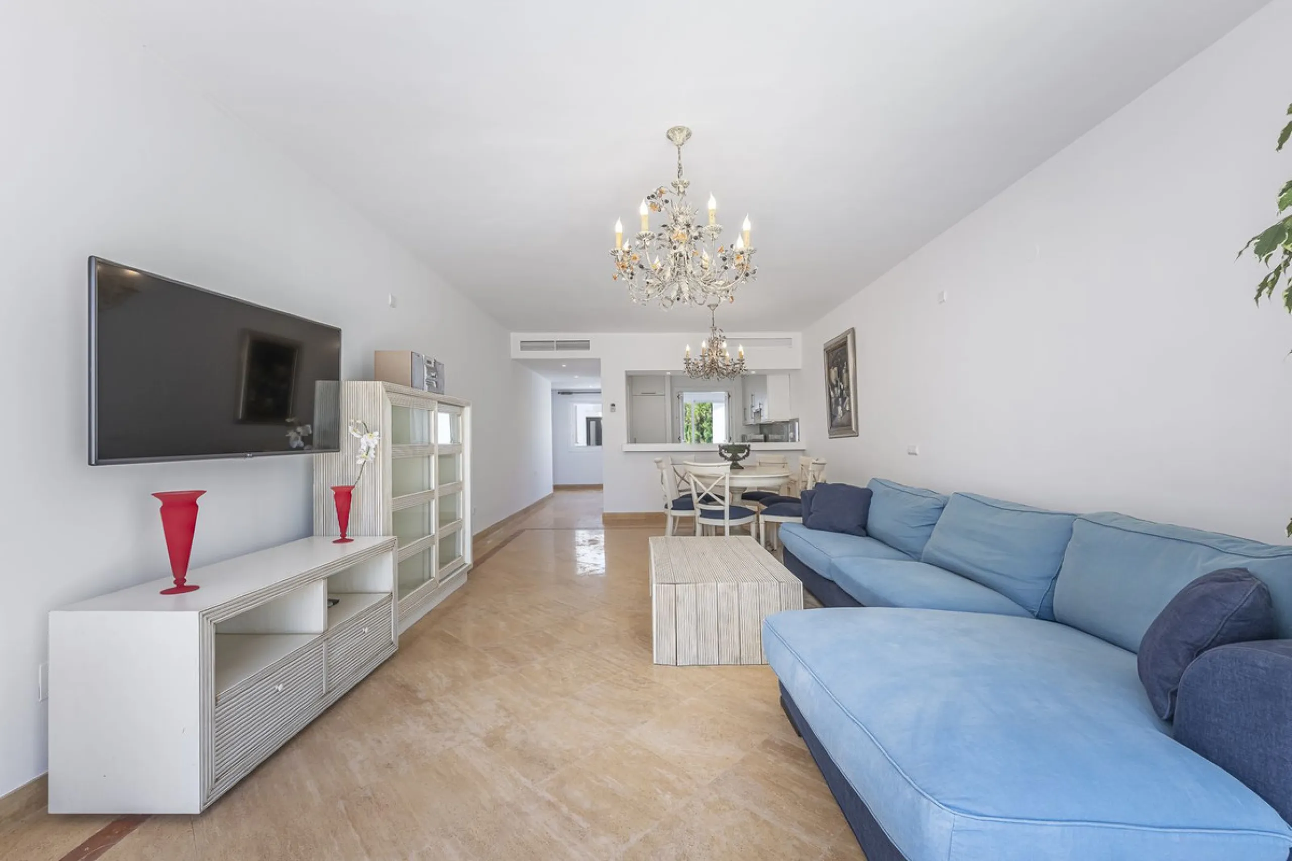 Apartment - Top Floor Apartment в продаже в Marbella, Málaga. В доме 2 спален и 2 ванных комнат. Площадь дома 135 м²