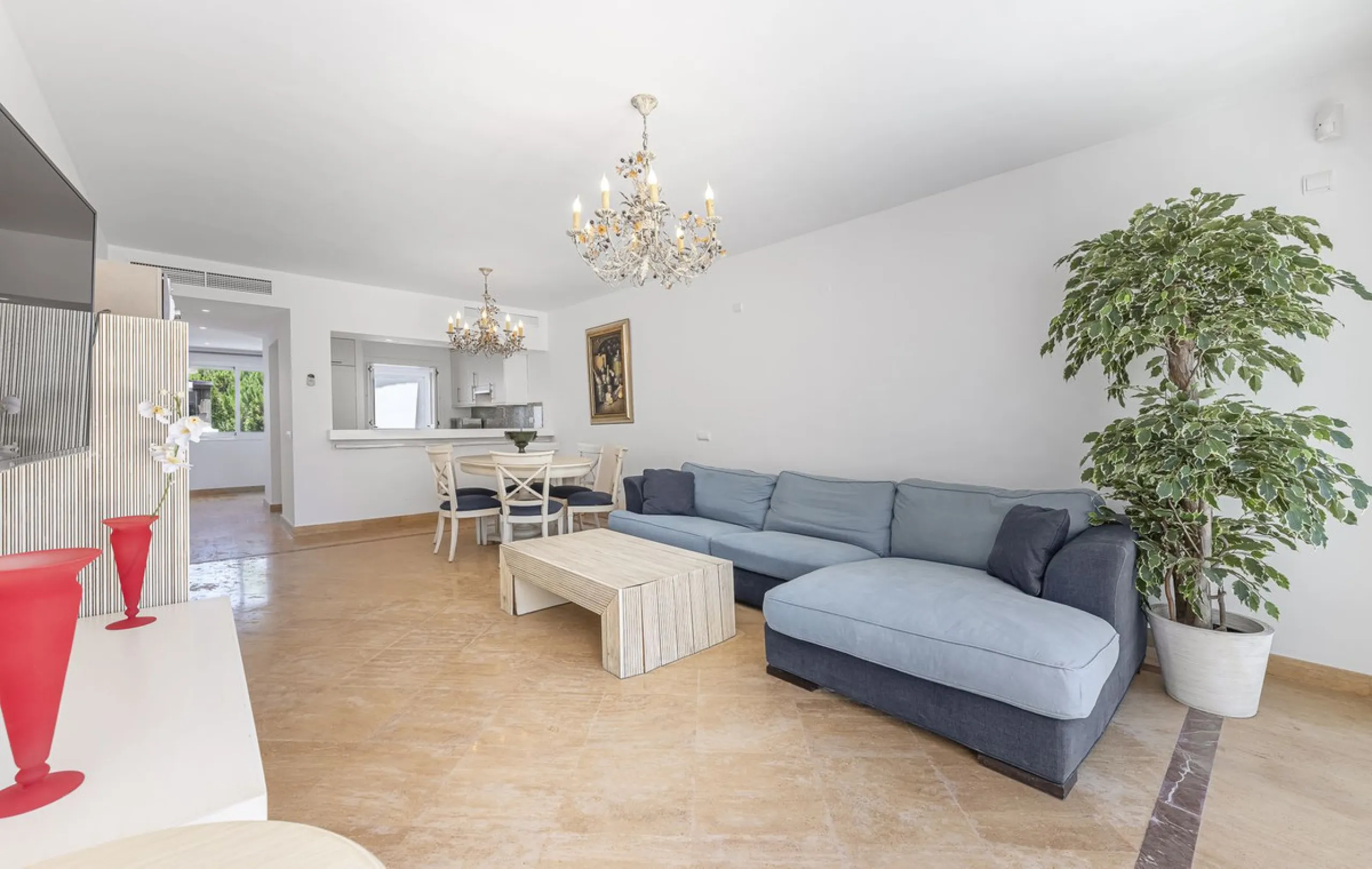 Apartment - Top Floor Apartment в продаже в Marbella, Málaga. В доме 2 спален и 2 ванных комнат. Площадь дома 135 м²
