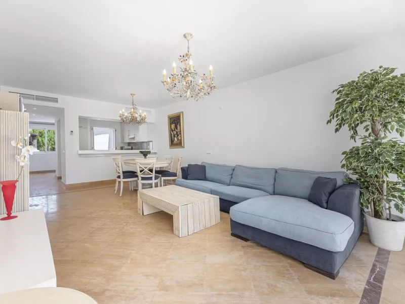 Apartment - Top Floor Apartment в продаже в Marbella, Málaga. В доме 2 спален и 2 ванных комнат. Площадь дома 135 м²