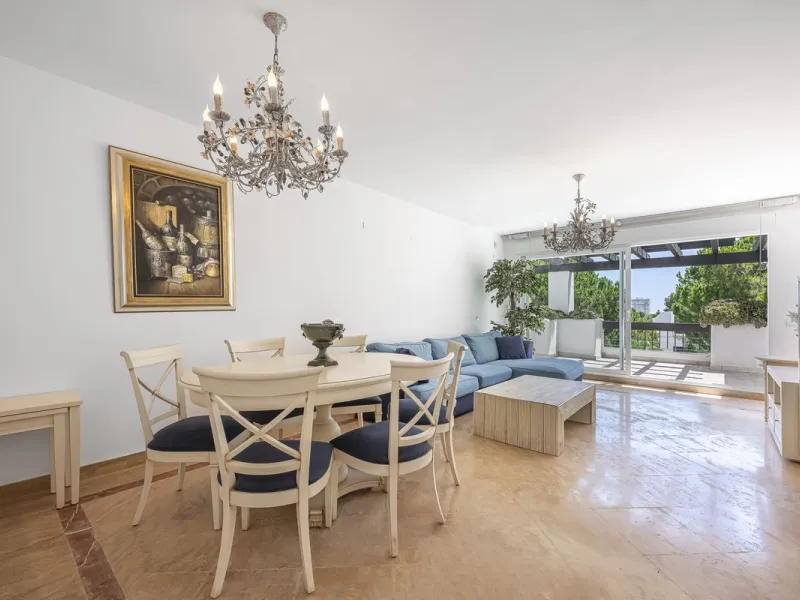 Apartment - Top Floor Apartment в продаже в Marbella, Málaga. В доме 2 спален и 2 ванных комнат. Площадь дома 135 м²