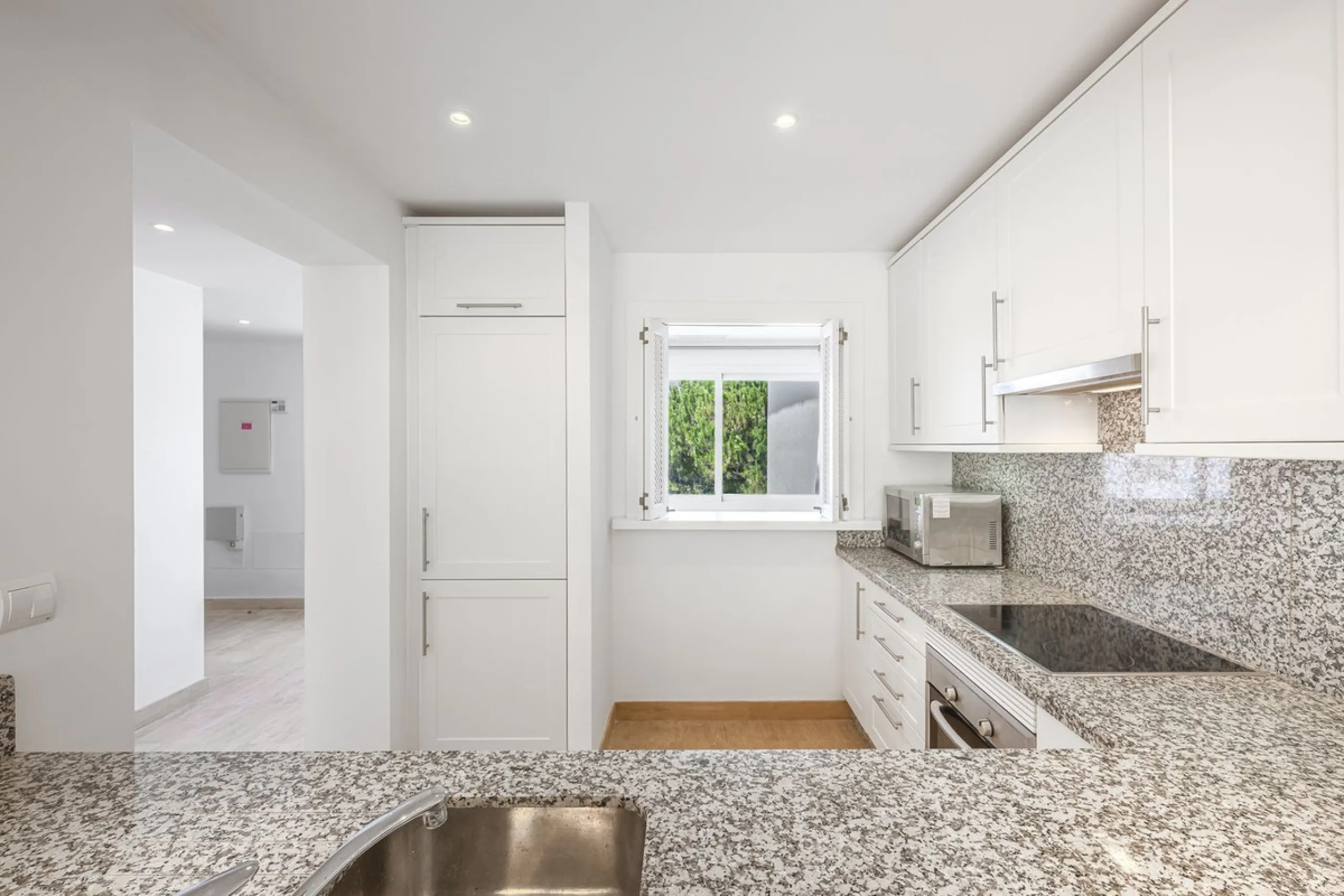 Apartment - Top Floor Apartment в продаже в Marbella, Málaga. В доме 2 спален и 2 ванных комнат. Площадь дома 135 м²