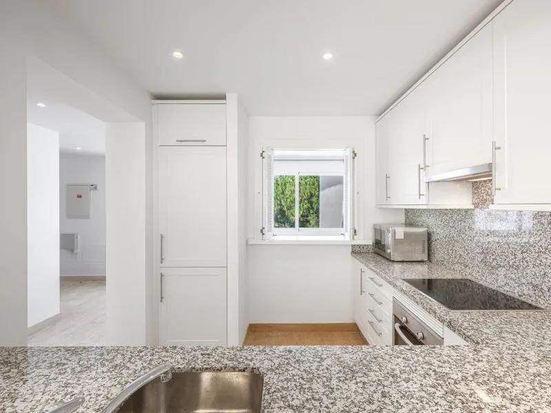 Apartment - Top Floor Apartment в продаже в Marbella, Málaga. В доме 2 спален и 2 ванных комнат. Площадь дома 135 м²