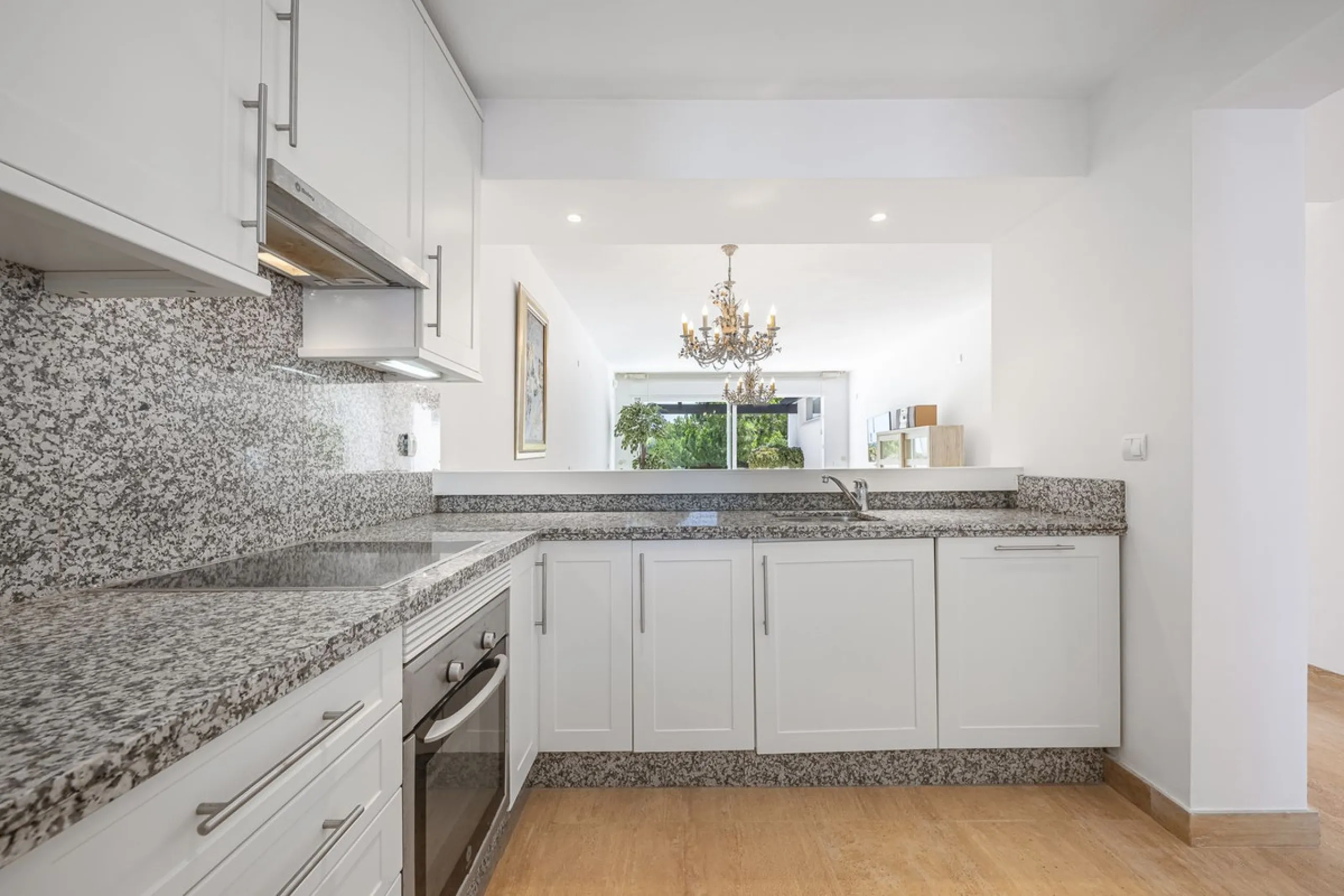 Apartment - Top Floor Apartment в продаже в Marbella, Málaga. В доме 2 спален и 2 ванных комнат. Площадь дома 135 м²