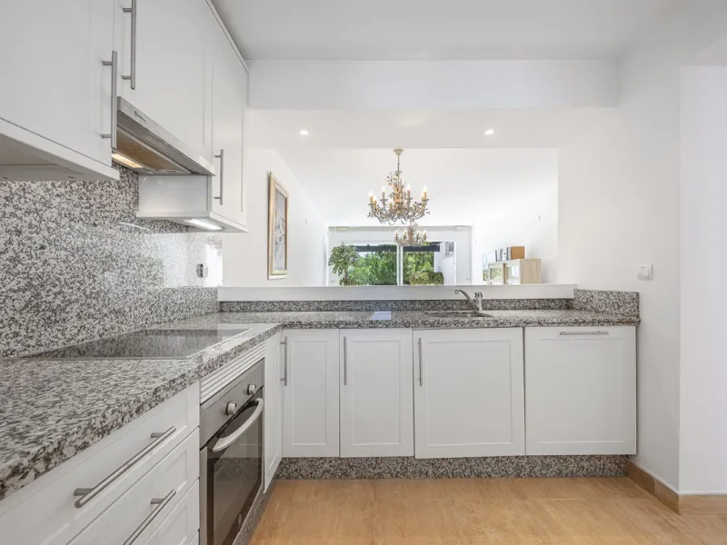 Apartment - Top Floor Apartment в продаже в Marbella, Málaga. В доме 2 спален и 2 ванных комнат. Площадь дома 135 м²