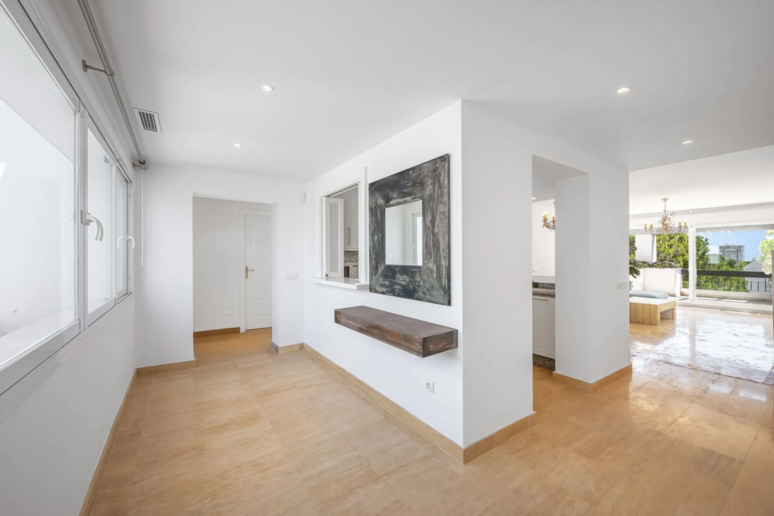 Apartment - Top Floor Apartment в продаже в Marbella, Málaga. В доме 2 спален и 2 ванных комнат. Площадь дома 135 м²