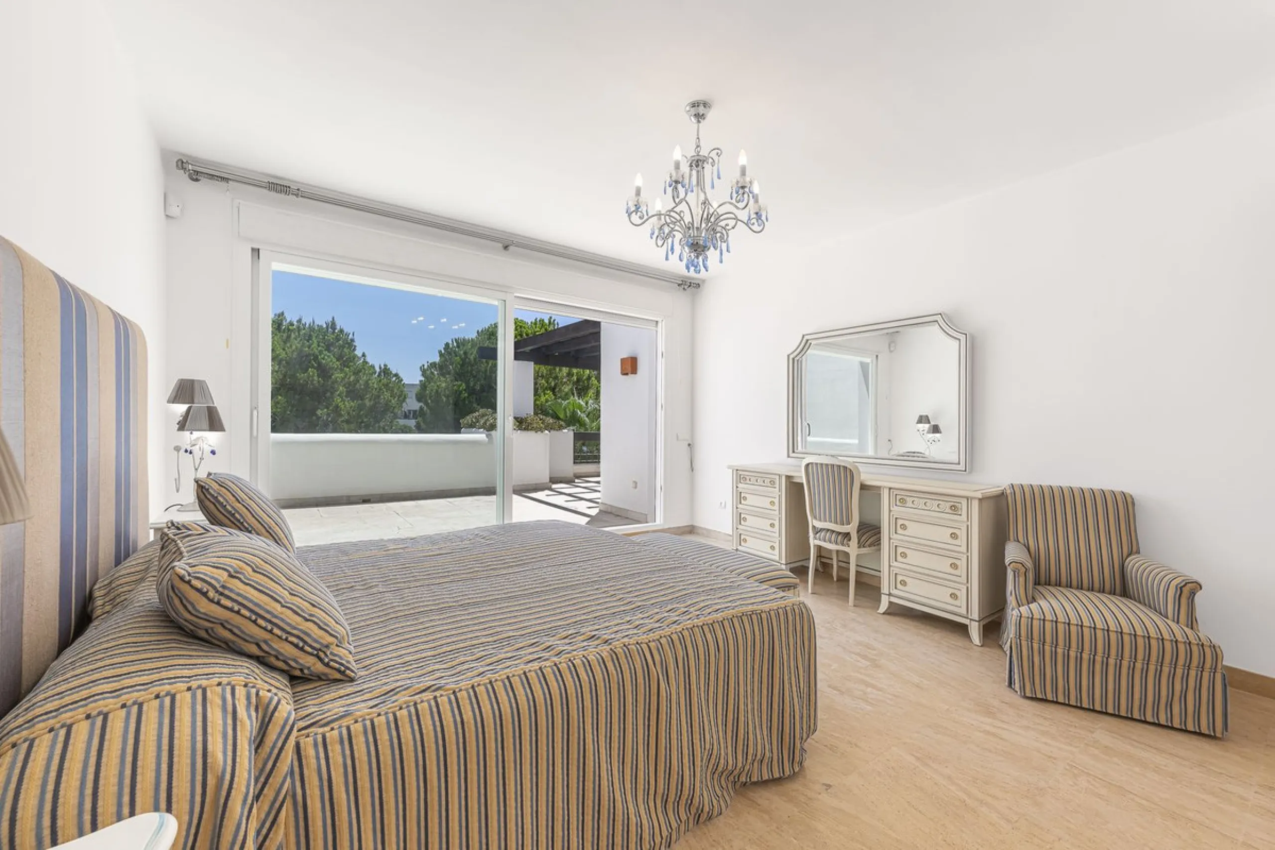 Apartment - Top Floor Apartment в продаже в Marbella, Málaga. В доме 2 спален и 2 ванных комнат. Площадь дома 135 м²