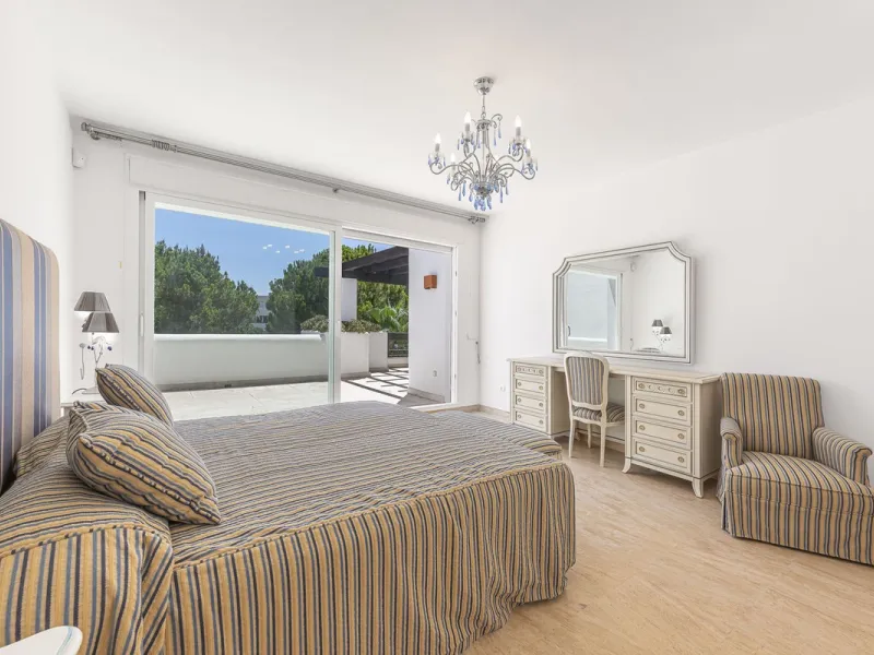 Apartment - Top Floor Apartment в продаже в Marbella, Málaga. В доме 2 спален и 2 ванных комнат. Площадь дома 135 м²