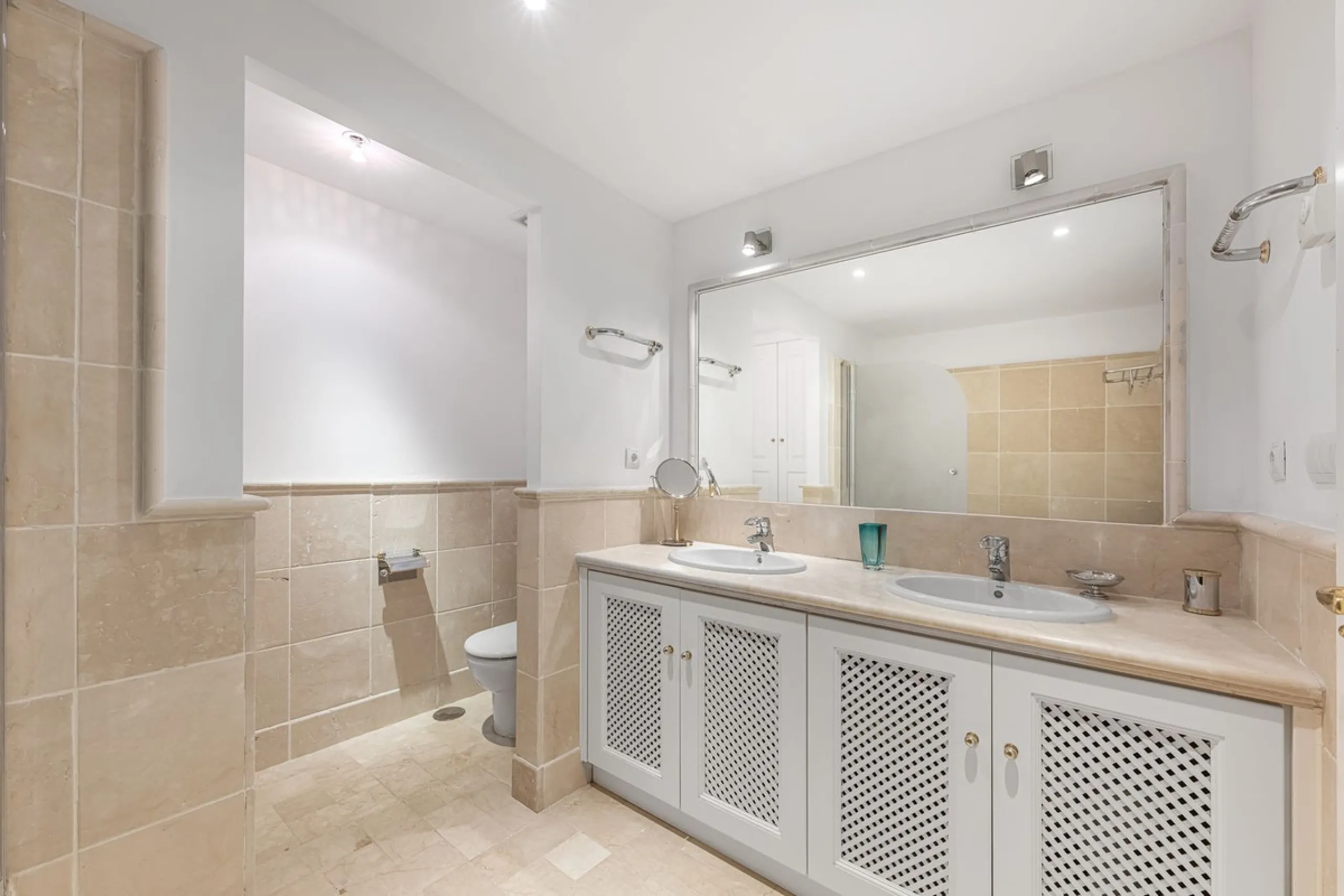 Apartment - Top Floor Apartment в продаже в Marbella, Málaga. В доме 2 спален и 2 ванных комнат. Площадь дома 135 м²