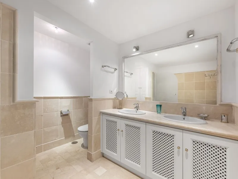 Apartment - Top Floor Apartment в продаже в Marbella, Málaga. В доме 2 спален и 2 ванных комнат. Площадь дома 135 м²