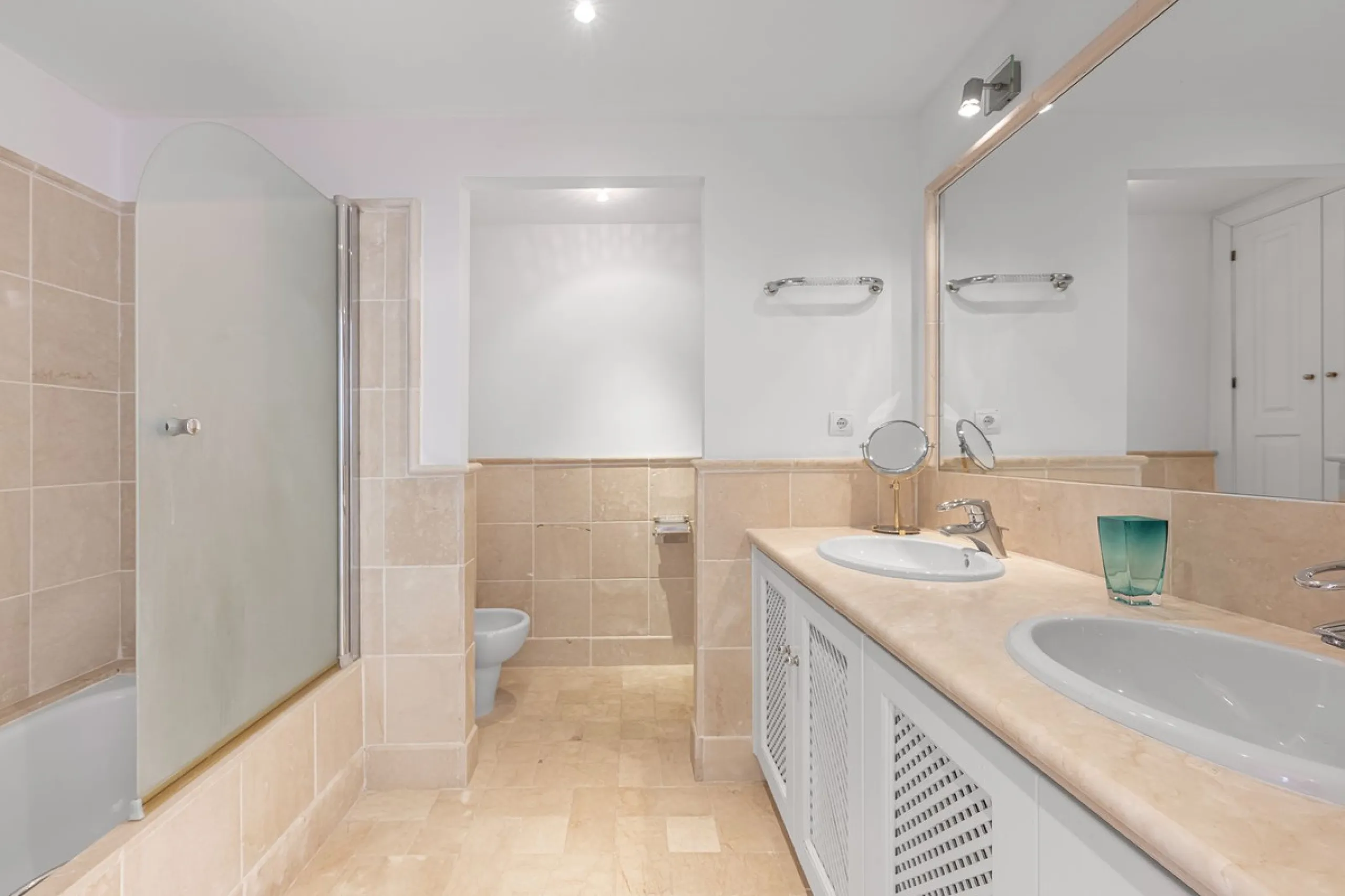 Apartment - Top Floor Apartment в продаже в Marbella, Málaga. В доме 2 спален и 2 ванных комнат. Площадь дома 135 м²
