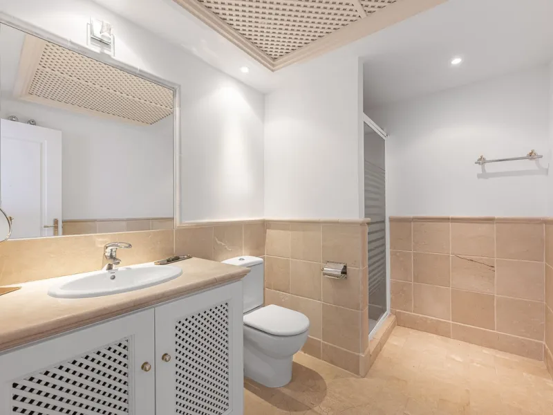 Apartment - Top Floor Apartment в продаже в Marbella, Málaga. В доме 2 спален и 2 ванных комнат. Площадь дома 135 м²