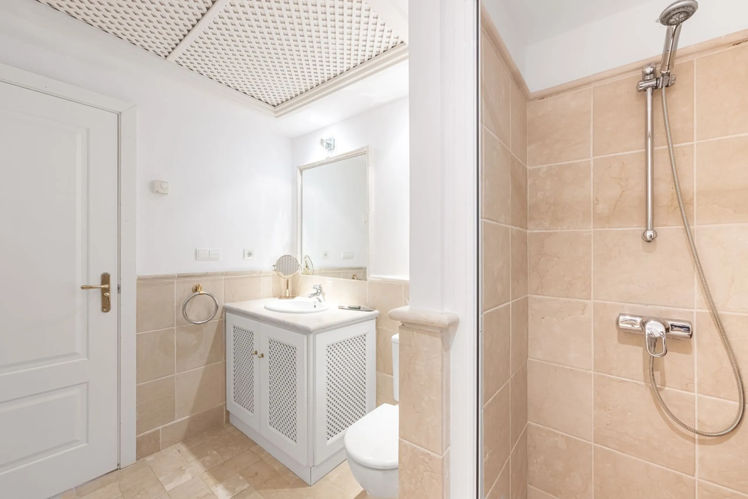 Apartment - Top Floor Apartment в продаже в Marbella, Málaga. В доме 2 спален и 2 ванных комнат. Площадь дома 135 м²