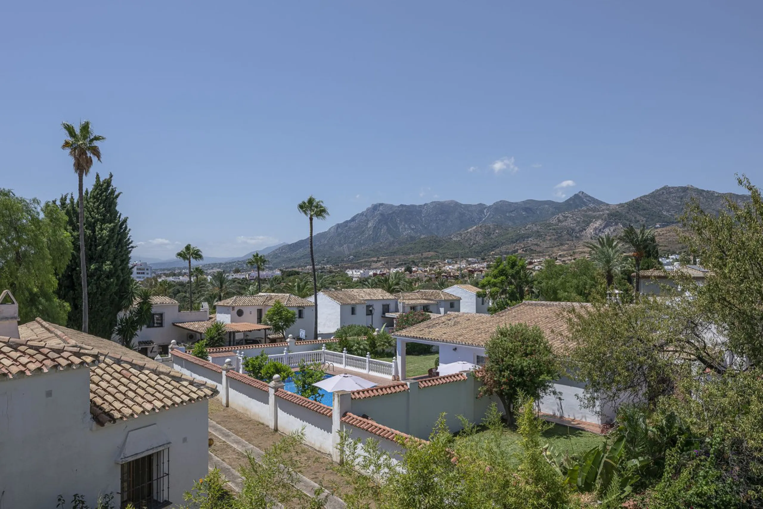 Apartment - Top Floor Apartment в продаже в Marbella, Málaga. В доме 2 спален и 2 ванных комнат. Площадь дома 135 м²