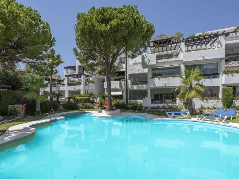 Apartment - Top Floor Apartment в продаже в Marbella, Málaga. В доме 2 спален и 2 ванных комнат. Площадь дома 135 м²