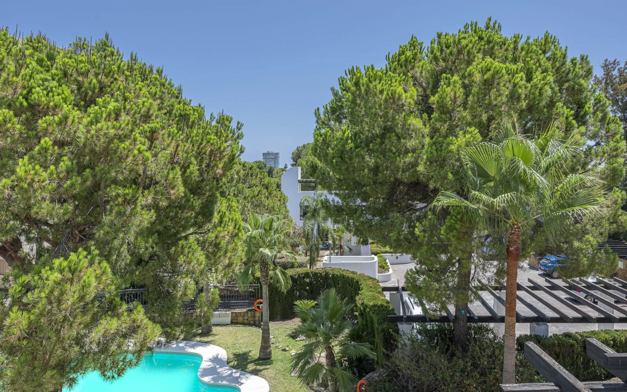 Apartment - Top Floor Apartment в продаже в Marbella, Málaga. В доме 2 спален и 2 ванных комнат. Площадь дома 135 м²