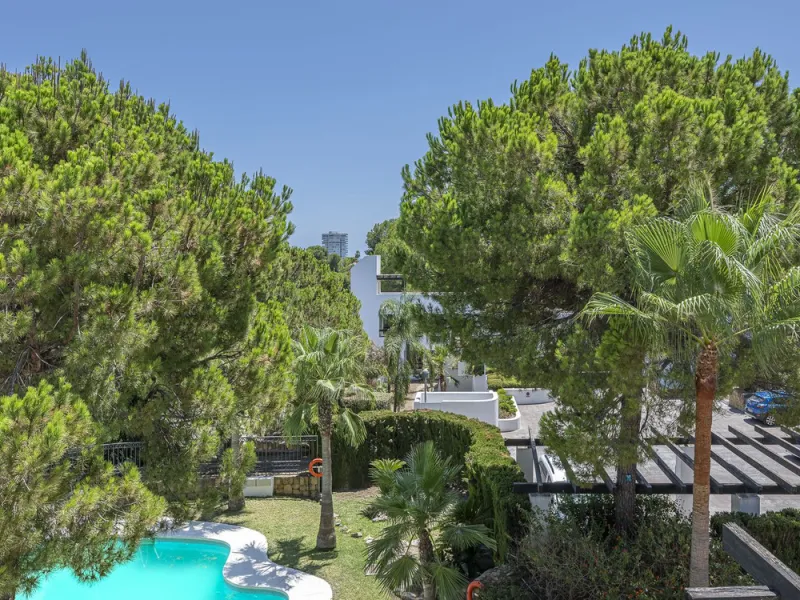 Apartment - Top Floor Apartment в продаже в Marbella, Málaga. В доме 2 спален и 2 ванных комнат. Площадь дома 135 м²