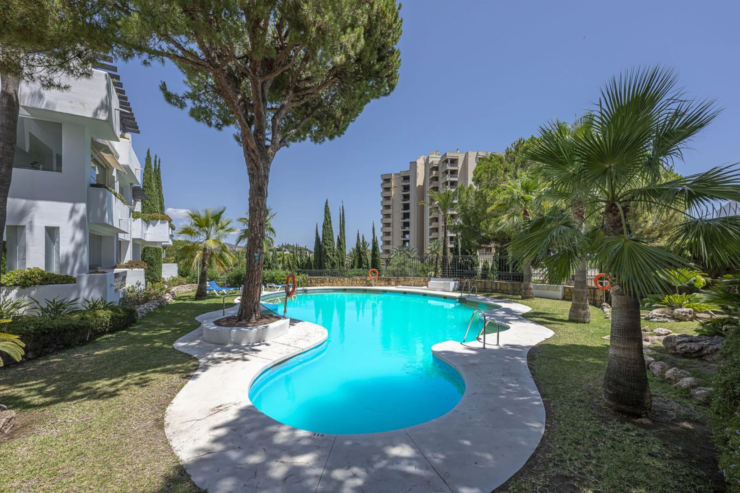 Apartment - Top Floor Apartment в продаже в Marbella, Málaga. В доме 2 спален и 2 ванных комнат. Площадь дома 135 м²