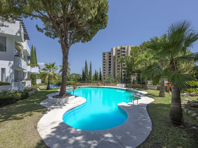 Apartment - Top Floor Apartment в продаже в Marbella, Málaga. В доме 2 спален и 2 ванных комнат. Площадь дома 135 м²