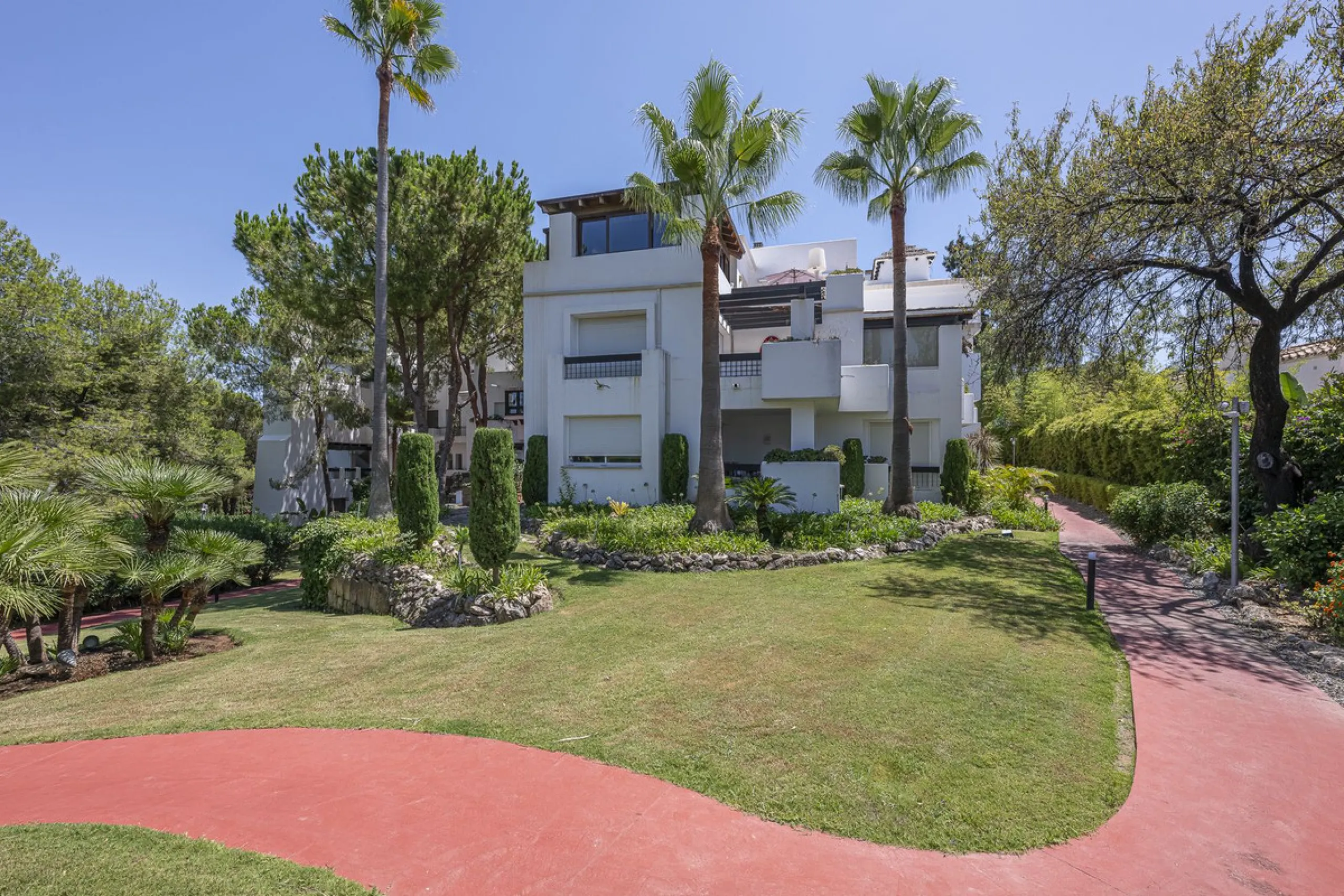 Apartment - Top Floor Apartment в продаже в Marbella, Málaga. В доме 2 спален и 2 ванных комнат. Площадь дома 135 м²