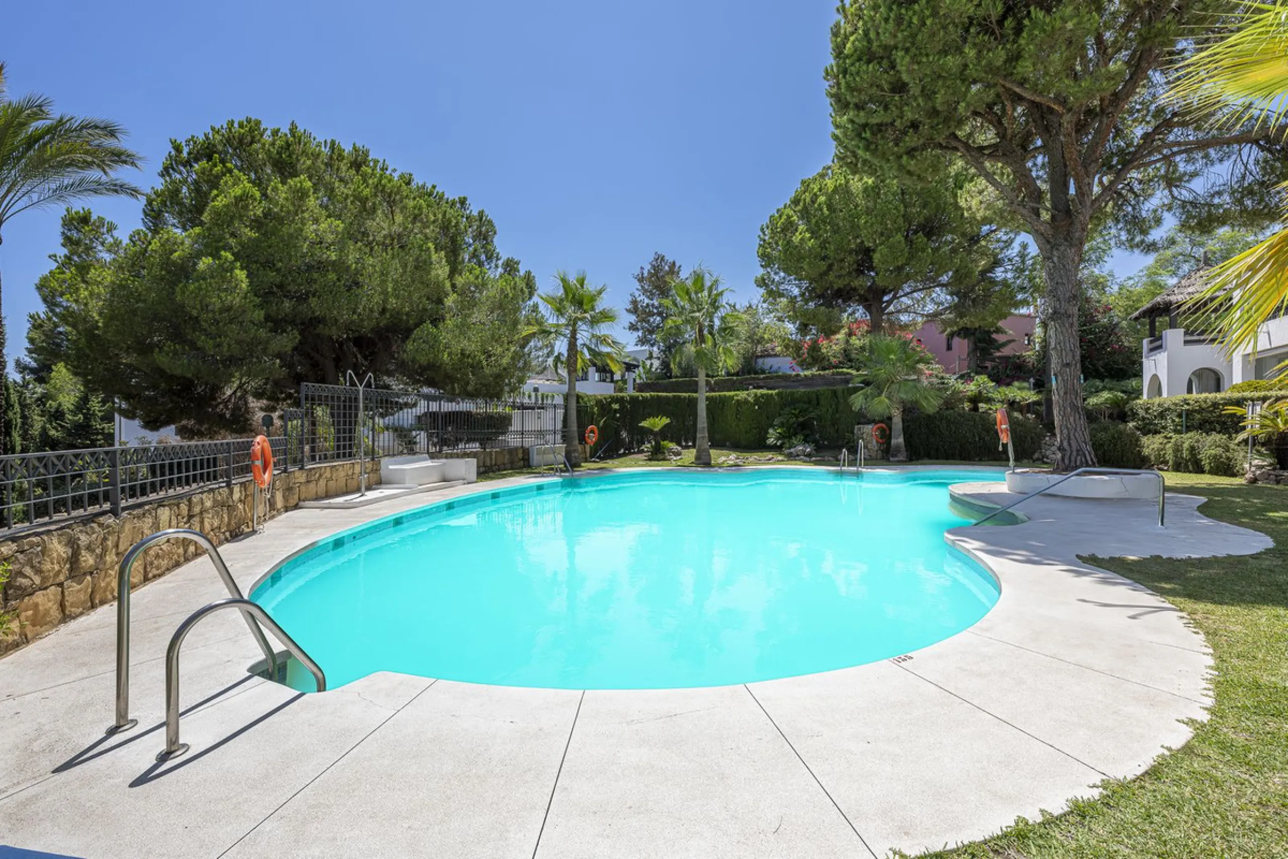 Apartment - Top Floor Apartment в продаже в Marbella, Málaga. В доме 2 спален и 2 ванных комнат. Площадь дома 135 м²