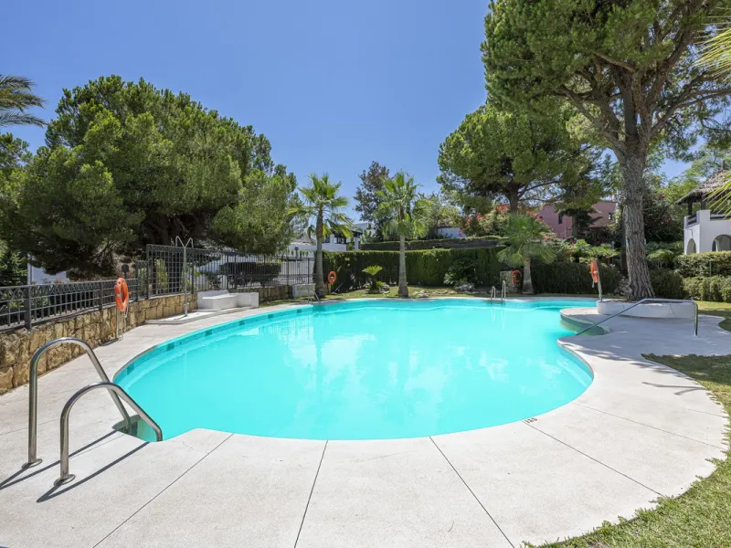 Apartment - Top Floor Apartment в продаже в Marbella, Málaga. В доме 2 спален и 2 ванных комнат. Площадь дома 135 м²