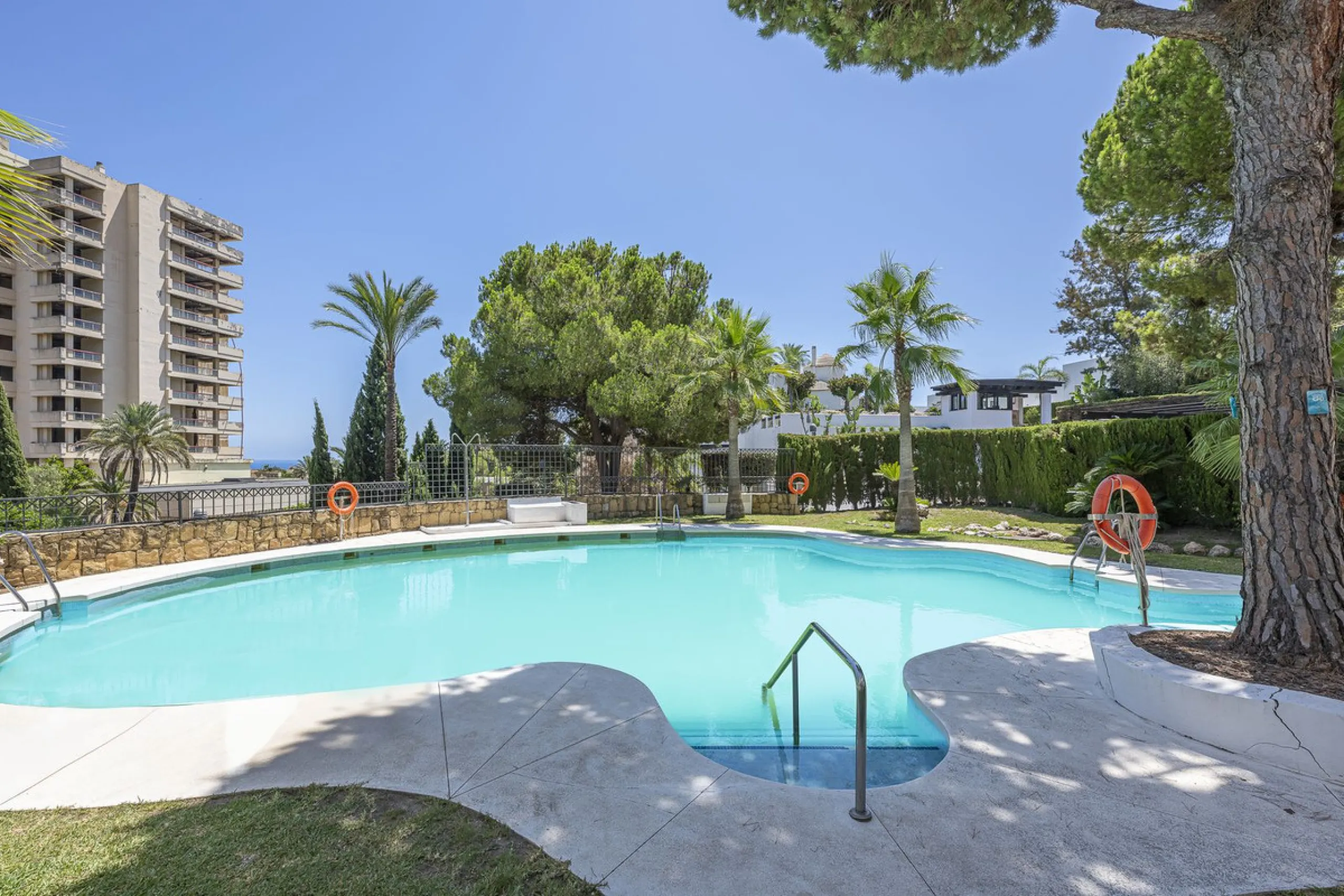 Apartment - Top Floor Apartment в продаже в Marbella, Málaga. В доме 2 спален и 2 ванных комнат. Площадь дома 135 м²