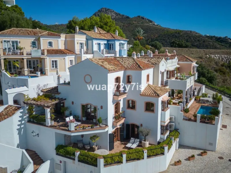 Elegant Corner Townhouse in La Heredia de Monte Mayor — Uninterrupted Sea Views & Complete Privacy