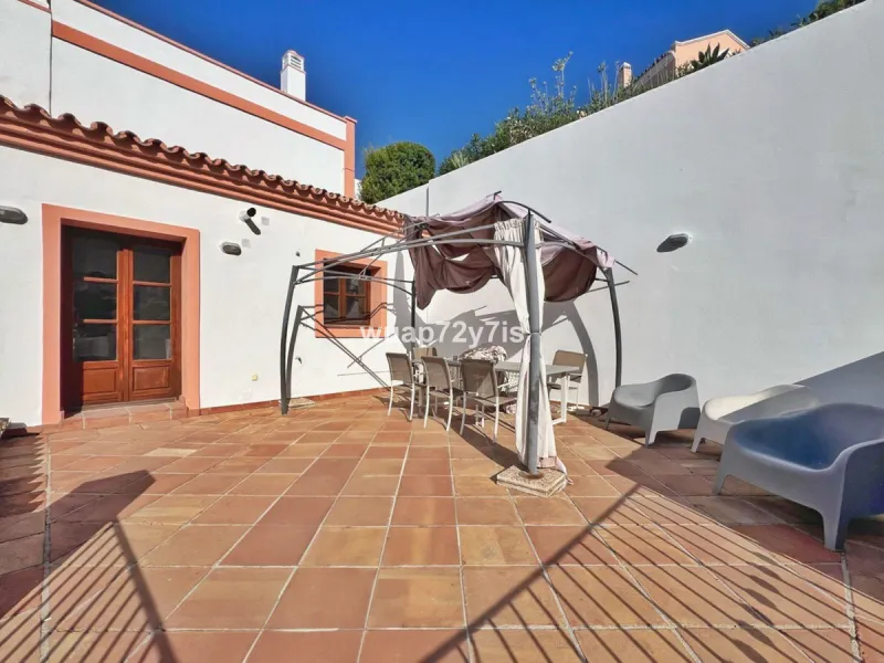 Elegant Corner Townhouse in La Heredia de Monte Mayor — Uninterrupted Sea Views & Complete Privacy