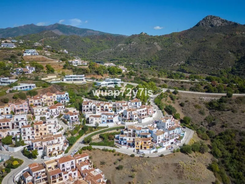 Elegant Corner Townhouse in La Heredia de Monte Mayor — Uninterrupted Sea Views & Complete Privacy