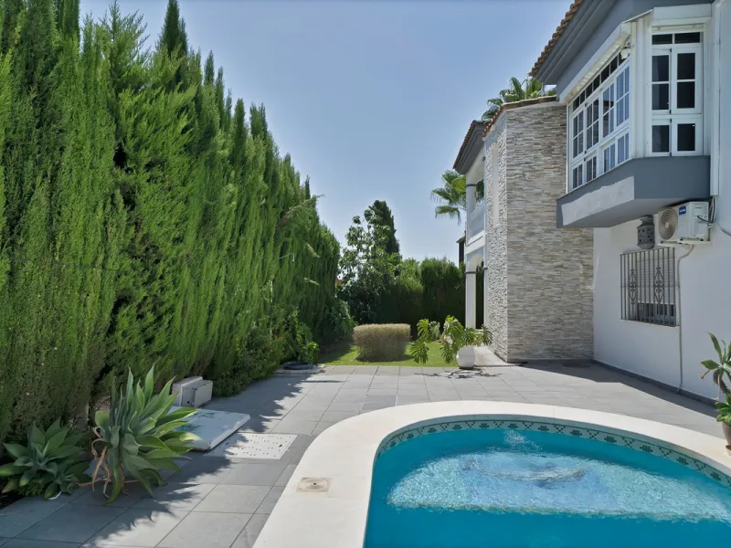 Located in the peaceful and sought-after area of Buenas Noches, just 2 minutes from the beach, this stunning property has been fully renovated using high-quality materials and refined contemporary design. Ideal as a family home or a second residence, it o