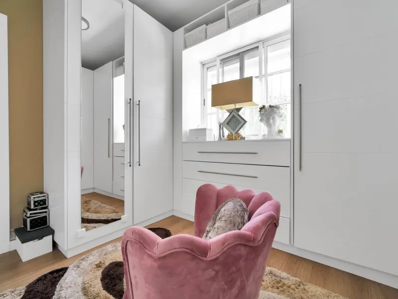 Located in the peaceful and sought-after area of Buenas Noches, just 2 minutes from the beach, this stunning property has been fully renovated using high-quality materials and refined contemporary design. Ideal as a family home or a second residence, it o